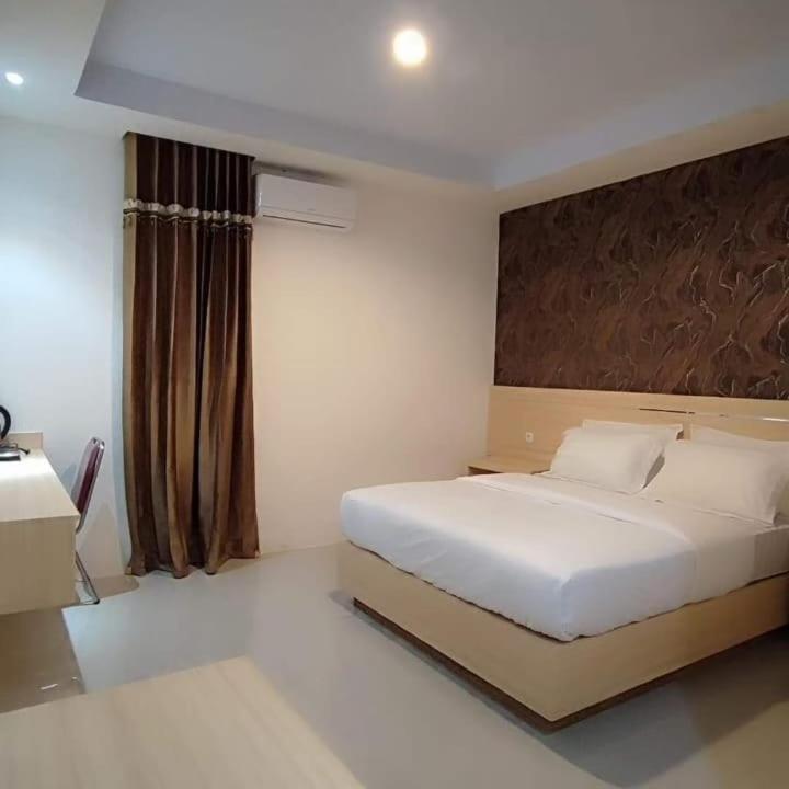 Wisma Sidapore teluk bayur Salakan