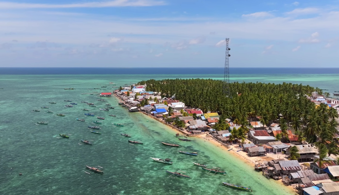 Ekspedisi Atol Taka Bonerate: Terumbu Karang Raksasa & Laguna Hiu Kecil