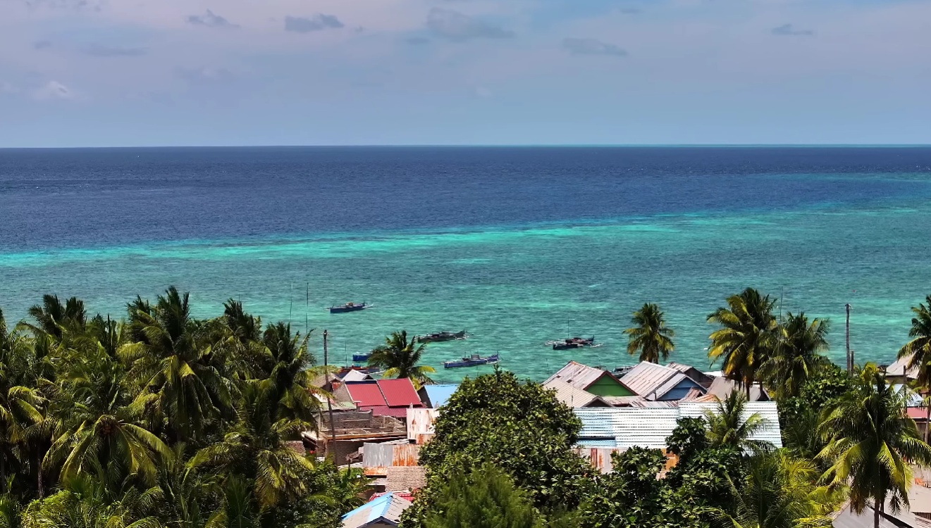 Ekspedisi Atol Taka Bonerate: Terumbu Karang Raksasa & Laguna Hiu Kecil