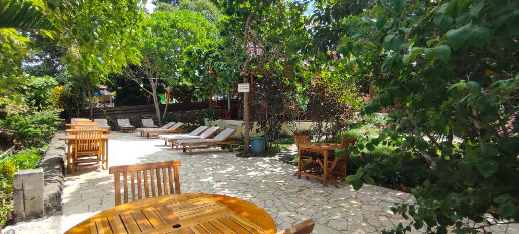 Bara Beach Bungalows