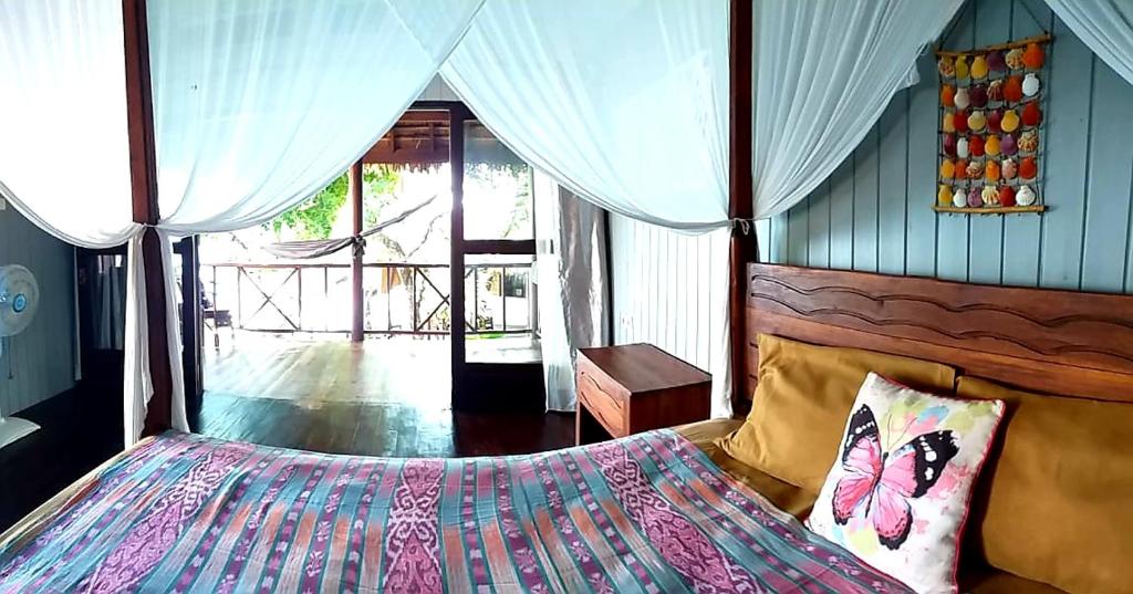 Nini's Beach Bungalows