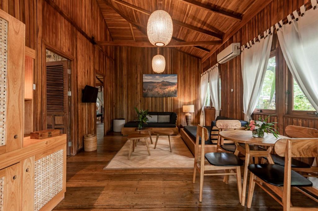 Siladen Resort & Spa
