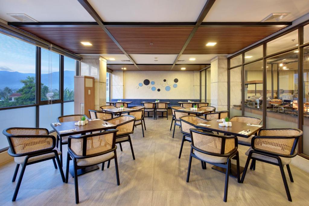 Aston Palu Hotel & Conference Center