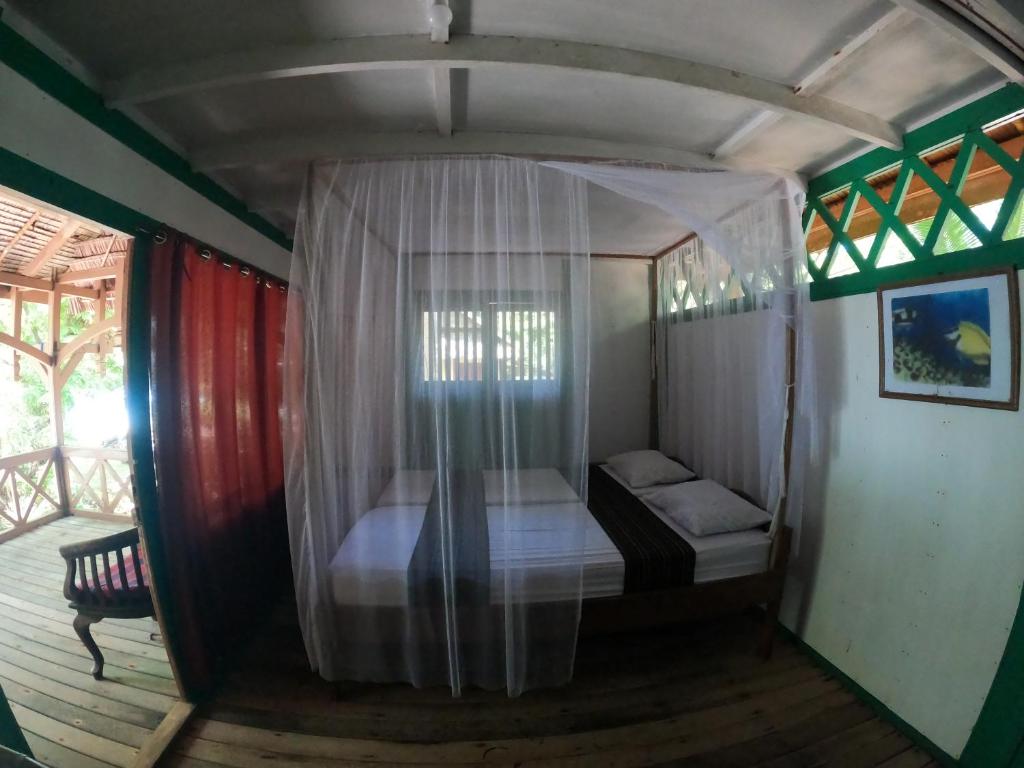 Hoga Island Dive Resort