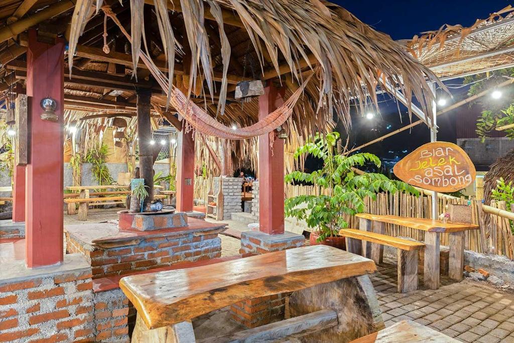 Onong's Homestay & Cafe