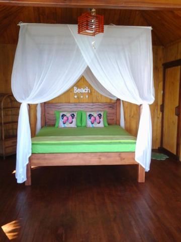 Nini's Beach Bungalows