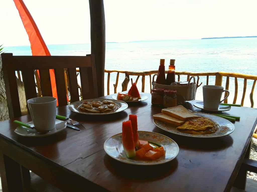 Nini's Beach Bungalows