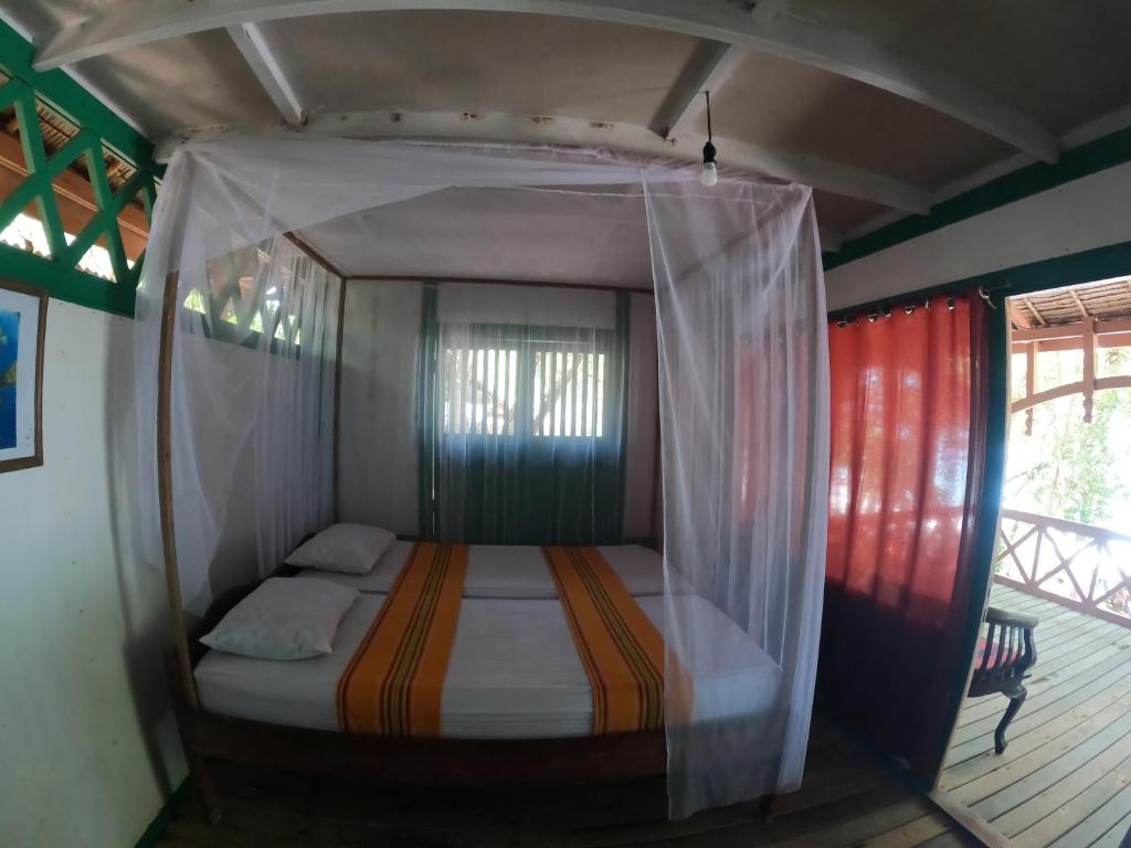 Hoga Island Dive Resort