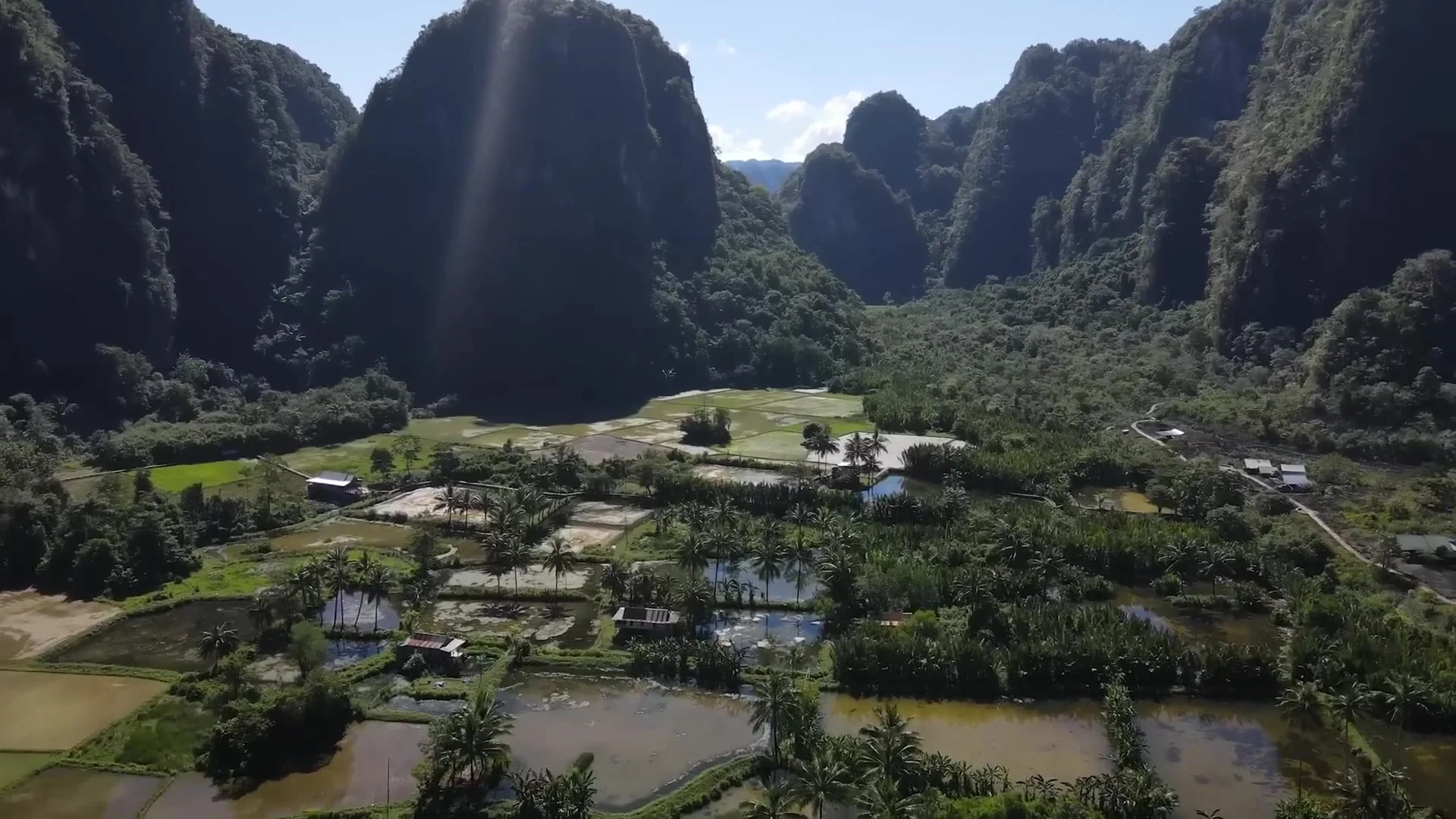 Jour 1 : Arrivée à Makassar – Rammang-Rammang Karst – Parepare – Toraja